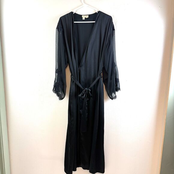 Natori Other - Natori Black Satin & Lace Long Robe